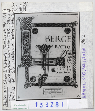 Vorschaubild Berlin, Staatsbibliothek: Cod. Theol. Lat. fol. 733, Evangeliar aus Prüm, Anfang des Matthäusevangeliums 